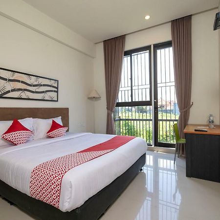 Oyo 697 Olivia Inn Denpasar Legian Exteriör bild