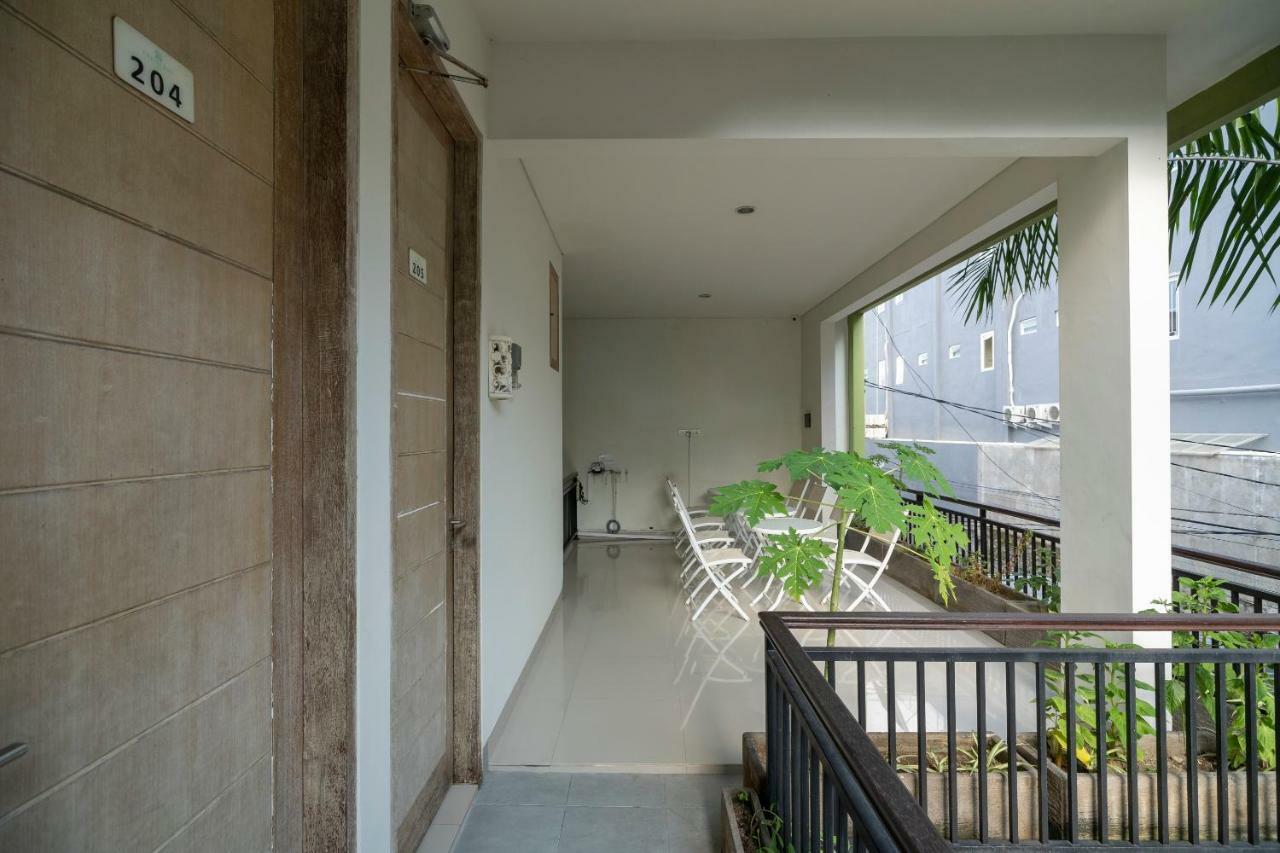 Oyo 697 Olivia Inn Denpasar Legian Exteriör bild