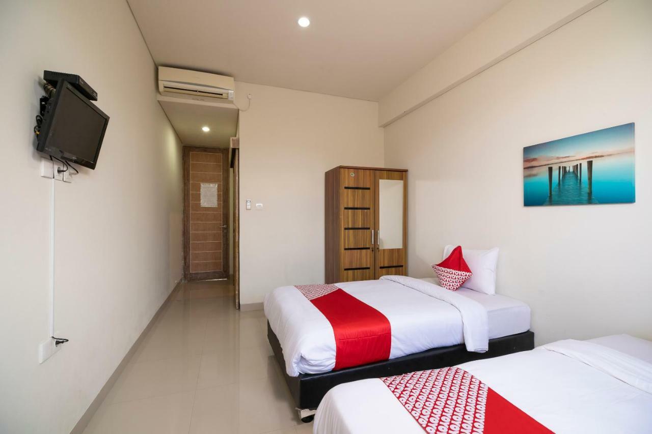 Oyo 697 Olivia Inn Denpasar Legian Exteriör bild